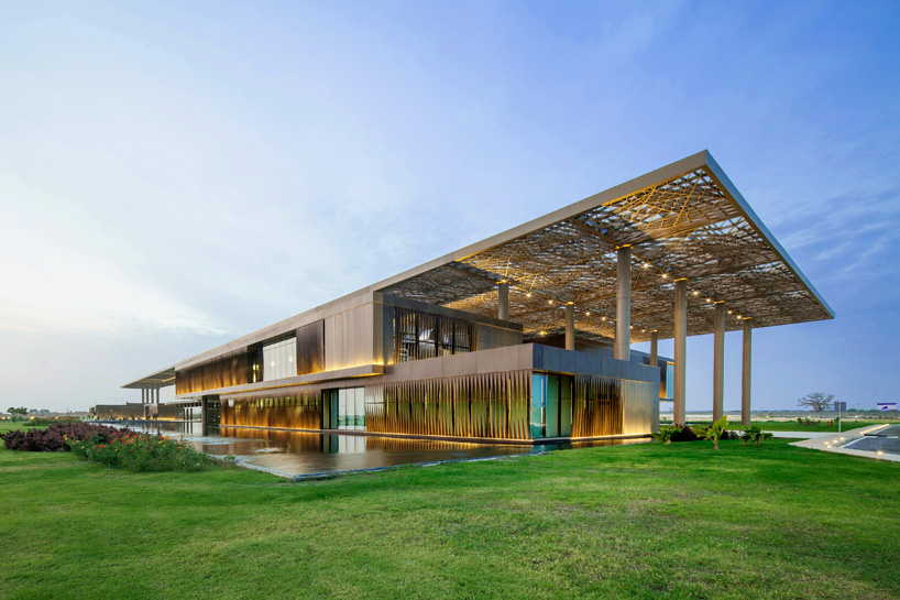 Tabanlioglu Architects отчиталась о работе над Конгресс-центром в Сенегале
