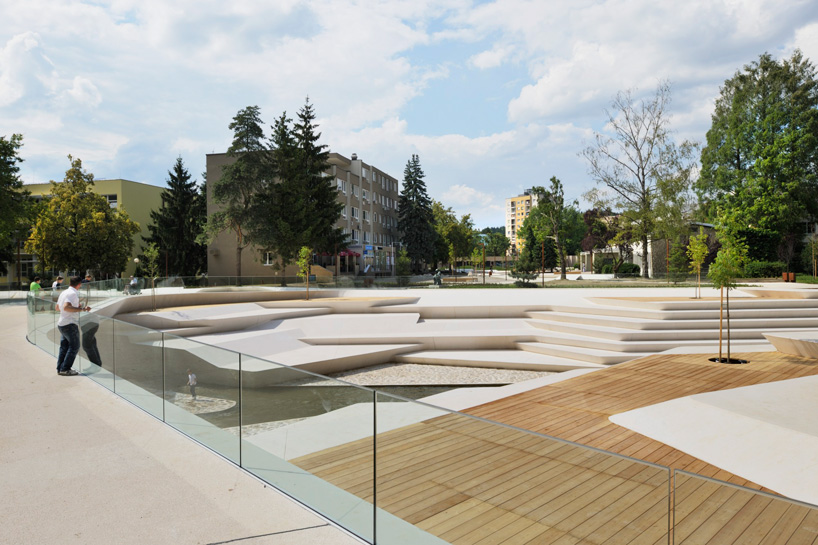 ENOTA Architects преобразовала пешеходную зону в Словении