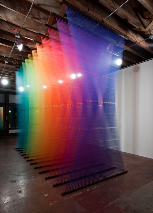 Радужное сплетение нитей Gabriel Dawe