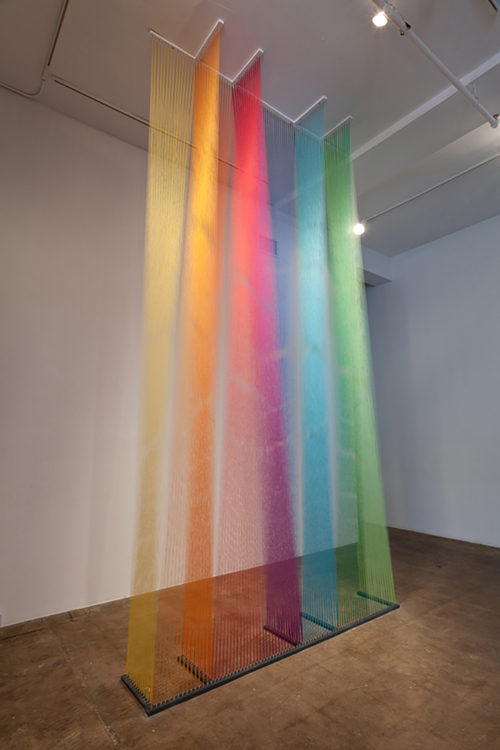 Радужное сплетение нитей Gabriel Dawe