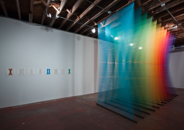 Радужное сплетение нитей Gabriel Dawe