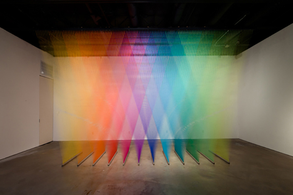 Радужное сплетение нитей Gabriel Dawe