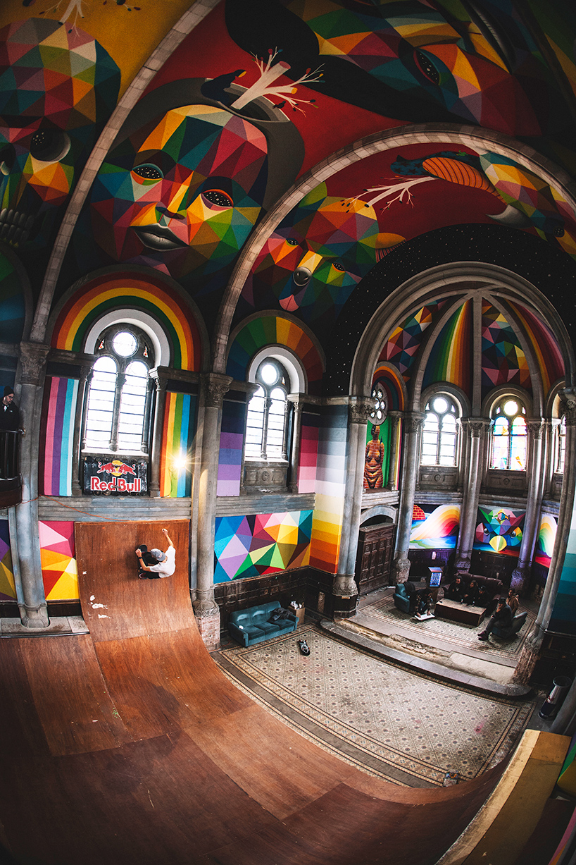 Скейт-парк в заброшенной церкви от художника Okuda San Miguel