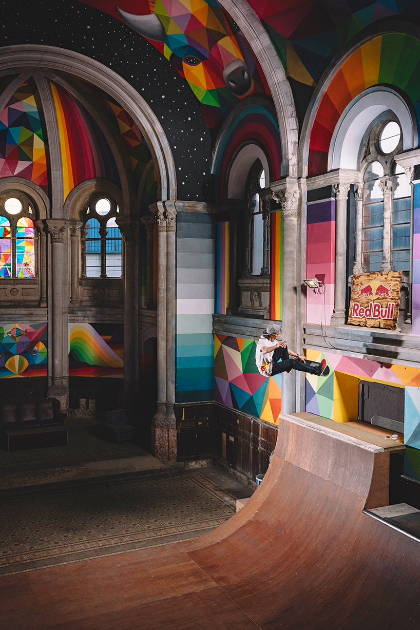 Скейт-парк в заброшенной церкви от художника Okuda San Miguel