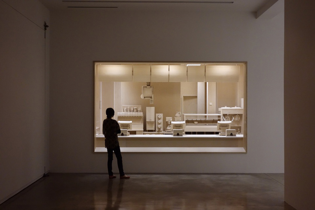 Деревянный интерьер McDonalds от Рокси Пейн (Roxy Paine)