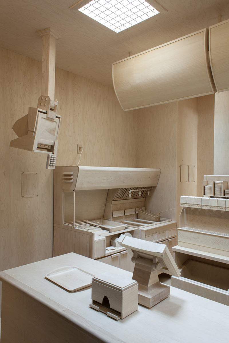 Деревянный интерьер McDonalds от Рокси Пейн (Roxy Paine)