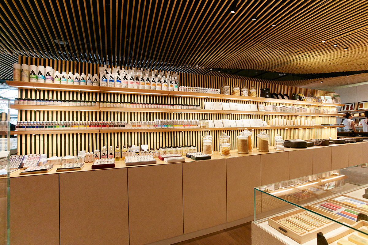 Крупнейший магазин красок в Токио от архитектора Kengo Kuma