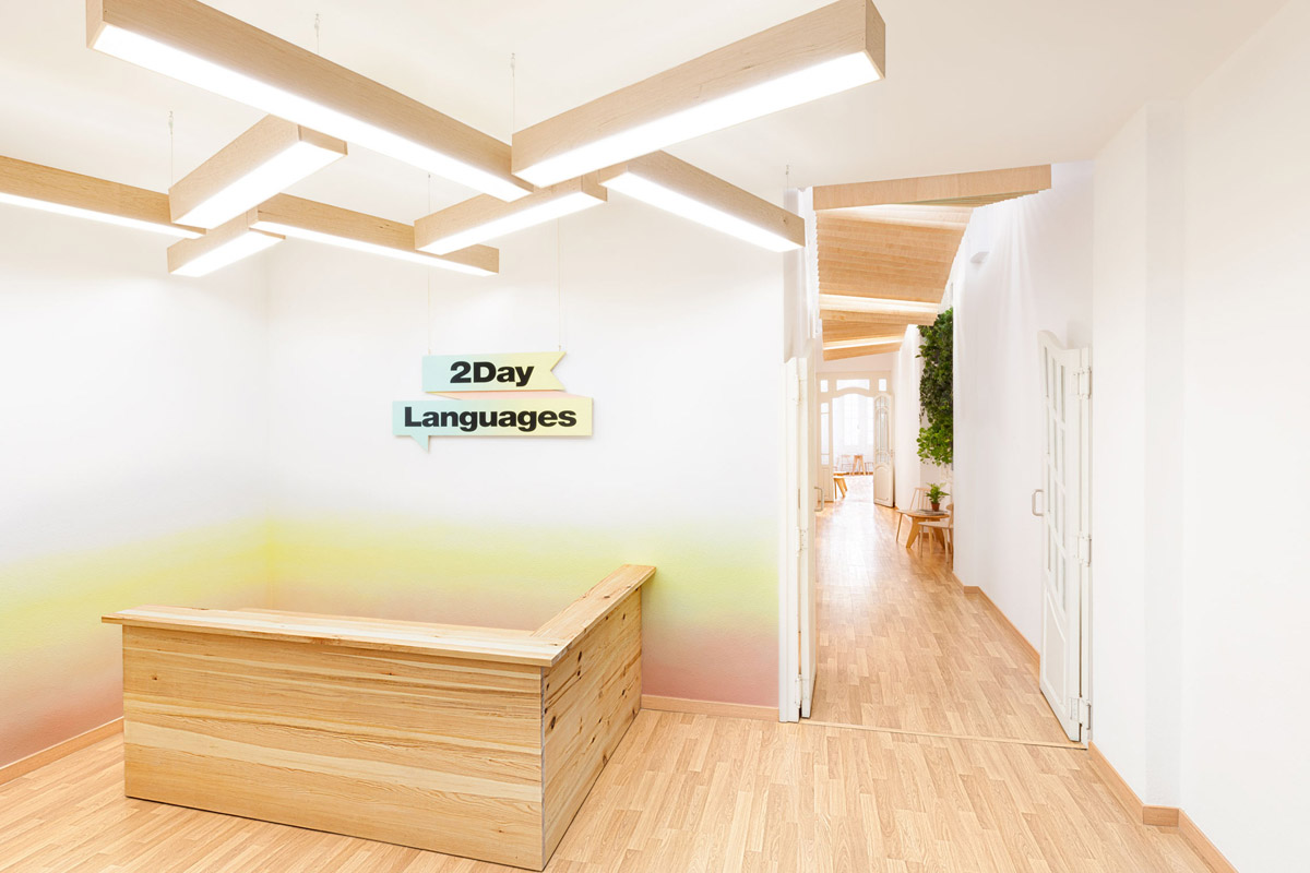 Колоритный дизайн языковой школы 2 Day Languages в Испании