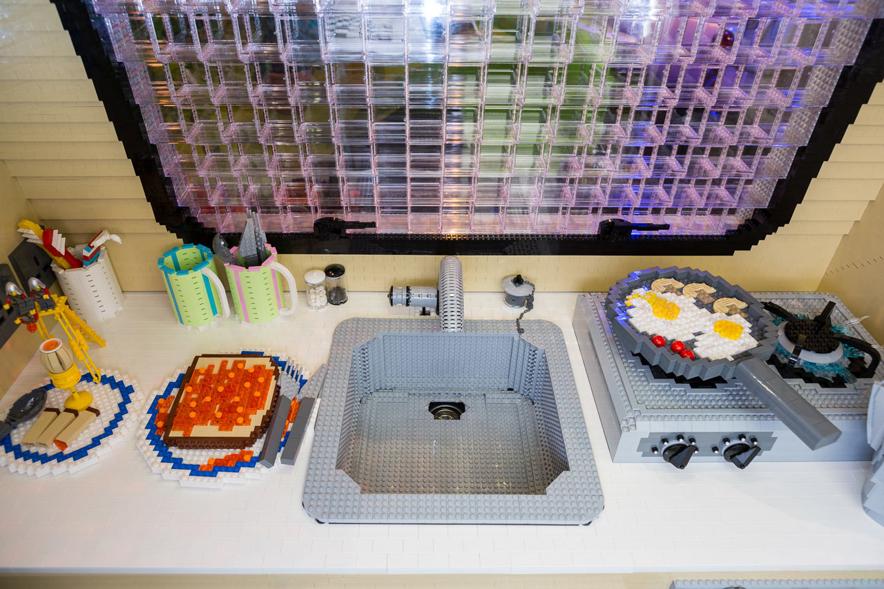 Фургон из 200 тысяч деталей конструктора Lego