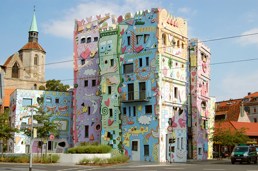 Счастливый дом Рицци (Happy Rizzi House) - красочный дом на окраине Брауншвейга
