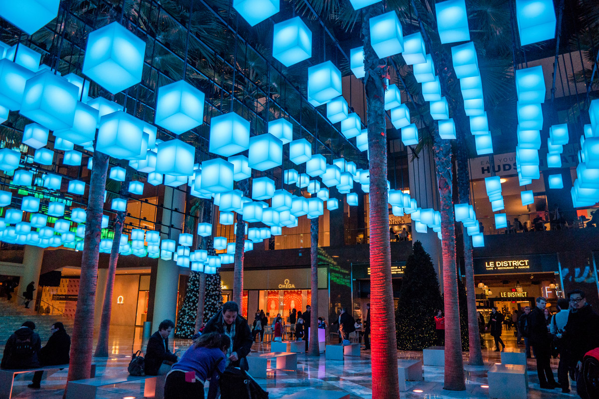 Cветовая инсталляция в центре Brookfield Place, Манхэттен