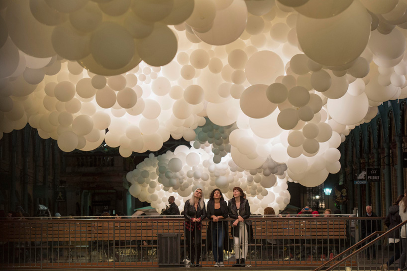 charles petillon heartbeat 100000 white balloons covent garden designboom 07