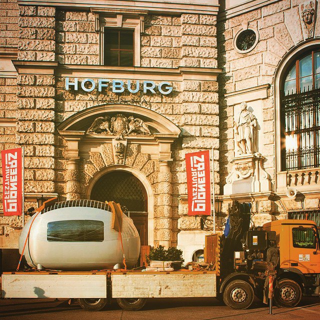 Egg shaped eco home яйцеобразный дом с солнечной батареей Ecocapsule от Nicearchitects