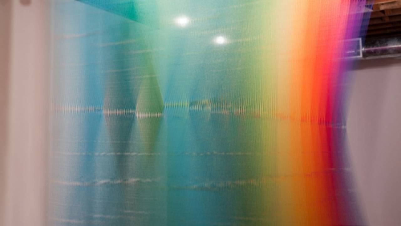 Радужное сплетение нитей Gabriel Dawe