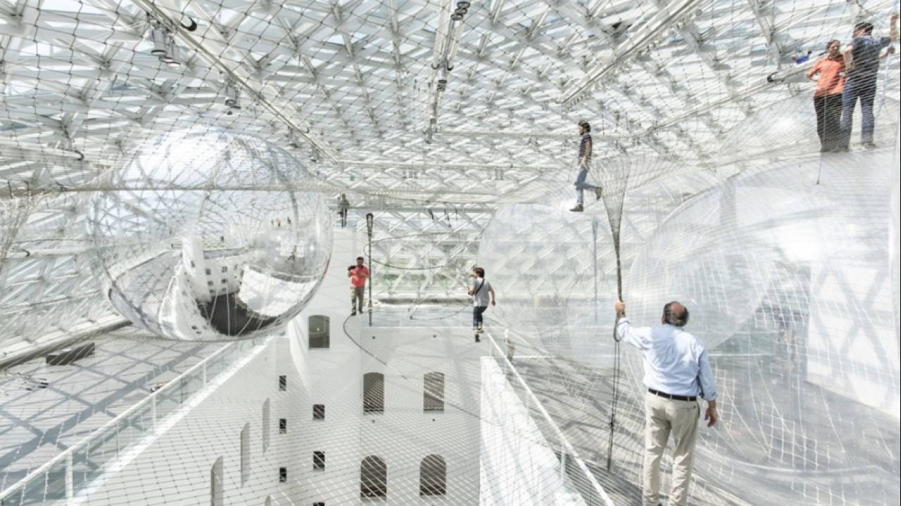 Воздушная инсталляция архитектора Томаса Сарацино(Tomas Saraceno)