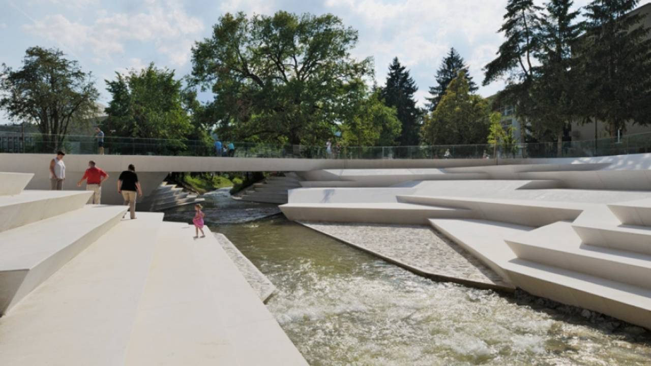 ENOTA Architects преобразовала пешеходную зону в Словении