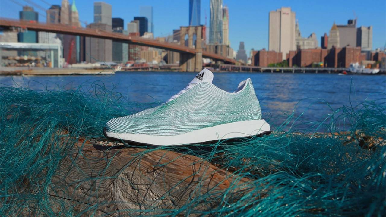 Новый прототип спортивной обуви, изготовленной из океанского мусора от компании Adidas