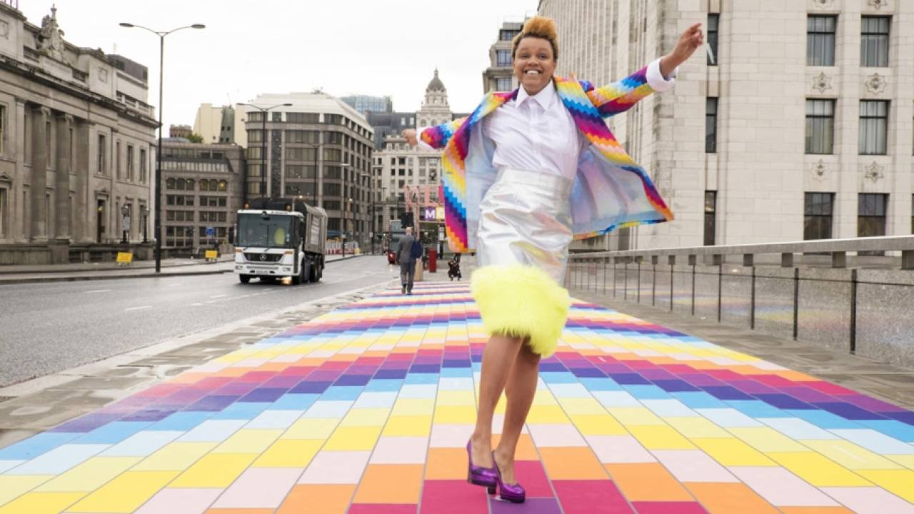 Яркая инсталляция на мосту Лондона от компании Spark Your City
