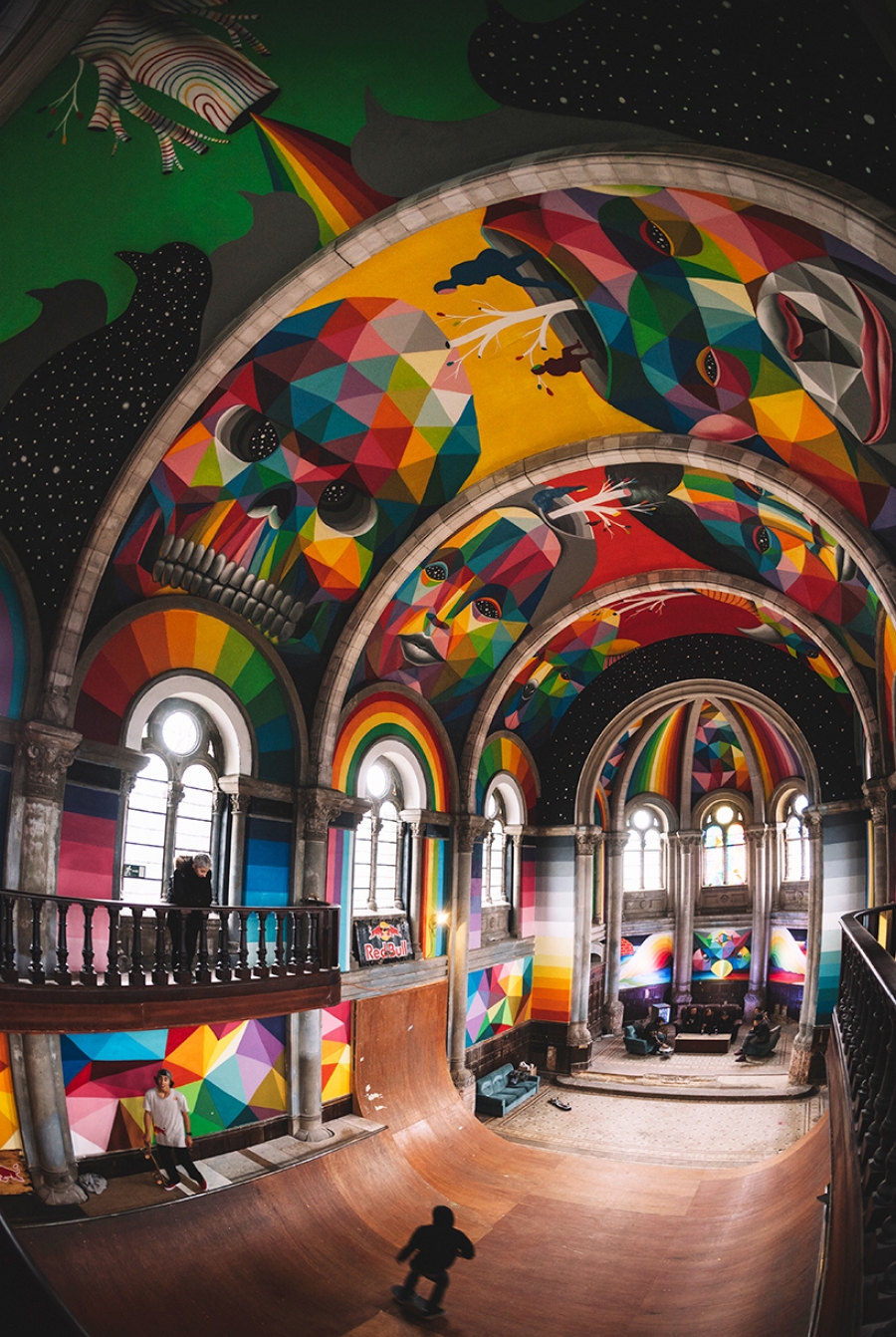 Скейт-парк в заброшенной церкви от художника Okuda San Miguel