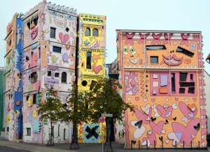 Счастливый дом Рицци (Happy Rizzi House) - красочное здание на окраине Брауншвейга
