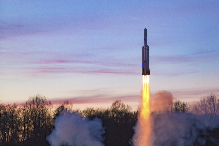 Джо Барнард создаёт реплики ракет SpaceX в домашних условиях