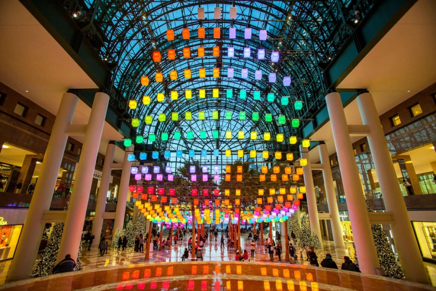 Cветовая инсталляция в центре Brookfield Place, Манхэттен